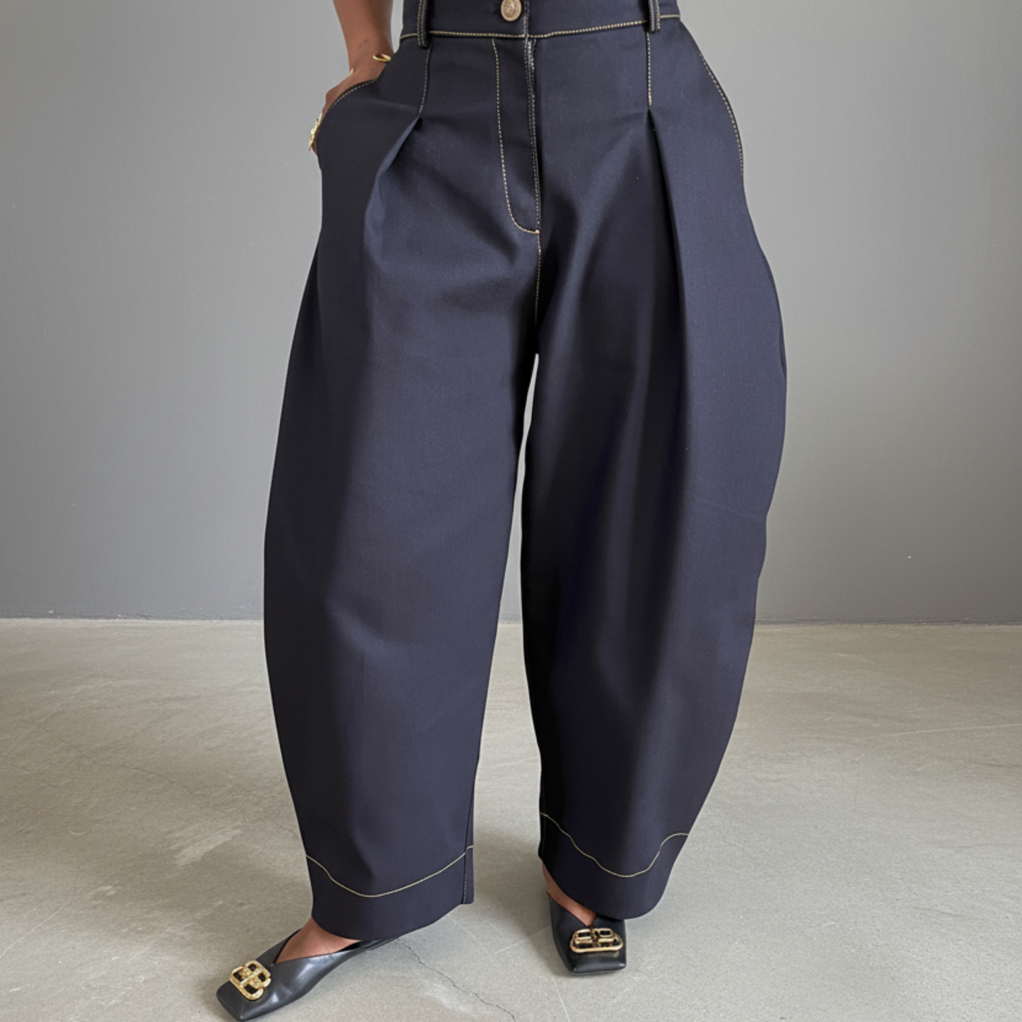 VOGUE BARREL PANTS :