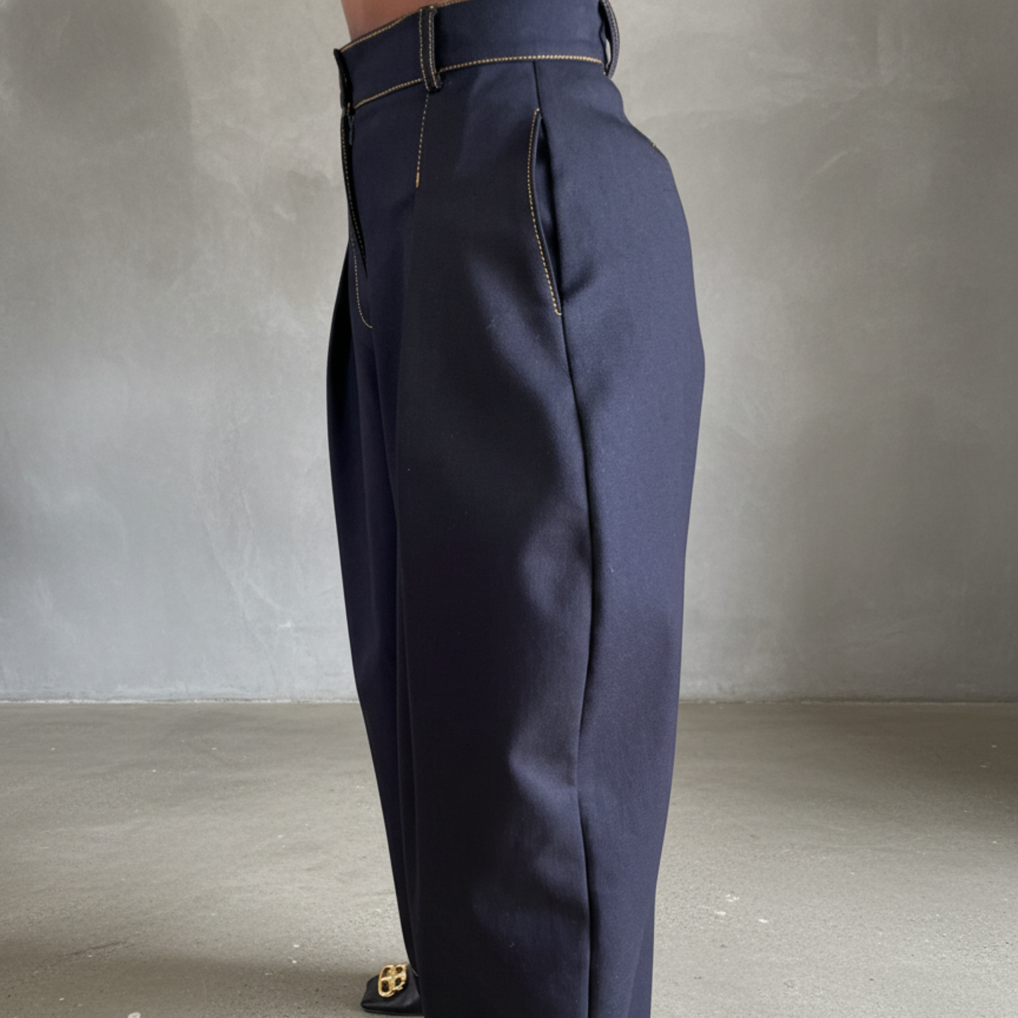 VOGUE BARREL PANTS :